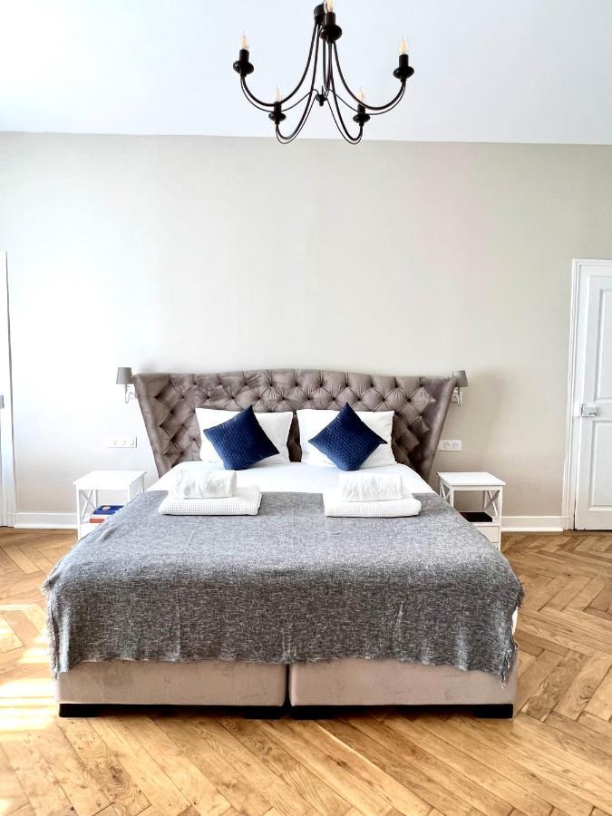 Appartement D Exception 100M2 Avec Parking - Centre Historique Chambéry Exterior photo