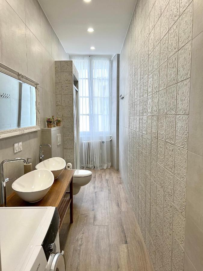 Appartement D Exception 100M2 Avec Parking - Centre Historique Chambéry Exterior photo