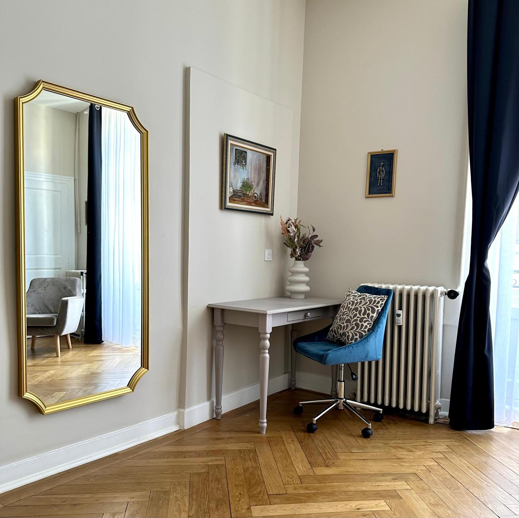 Appartement D Exception 100M2 Avec Parking - Centre Historique Chambéry Exterior photo