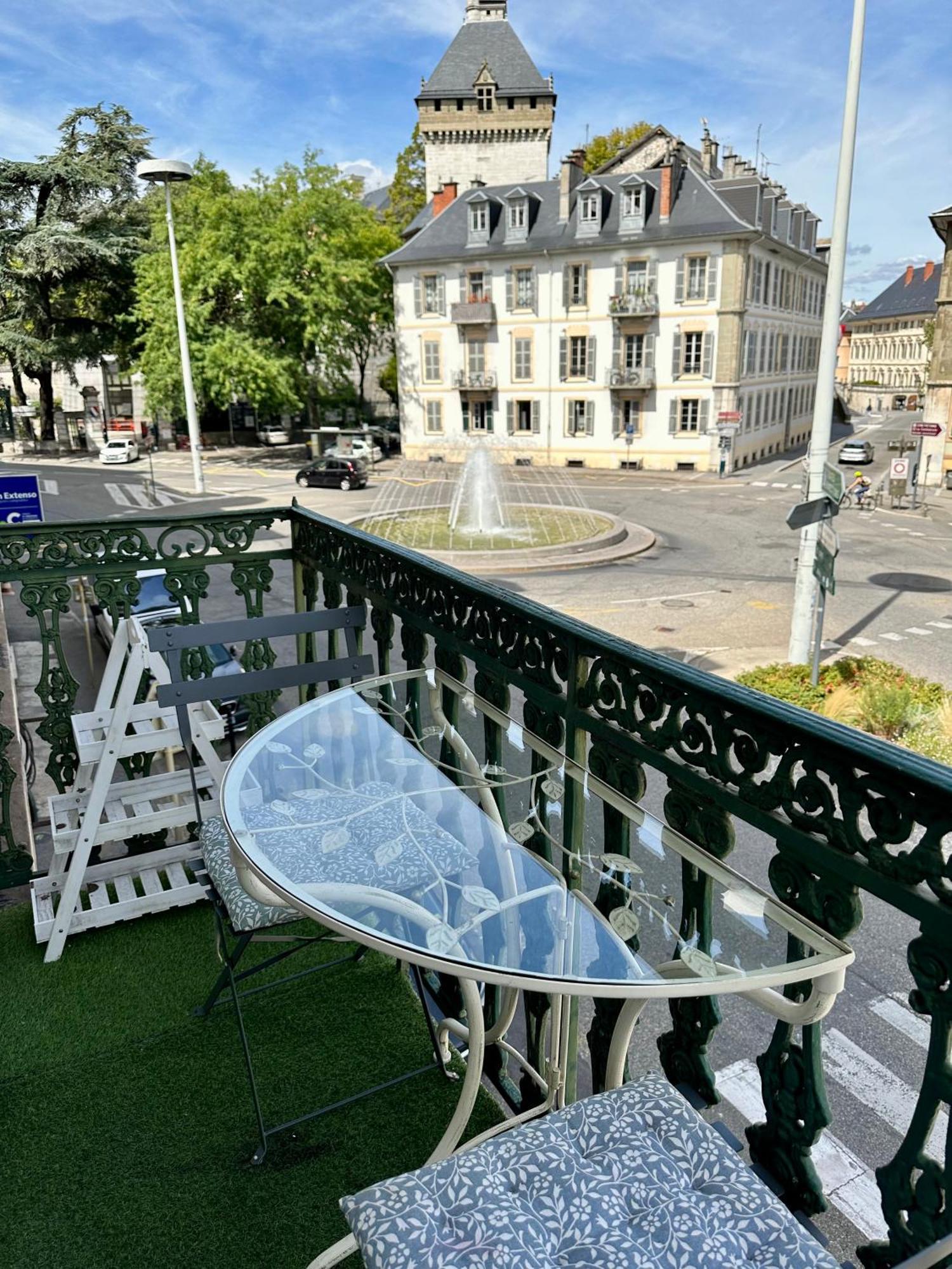 Appartement D Exception 100M2 Avec Parking - Centre Historique Chambéry Exterior photo